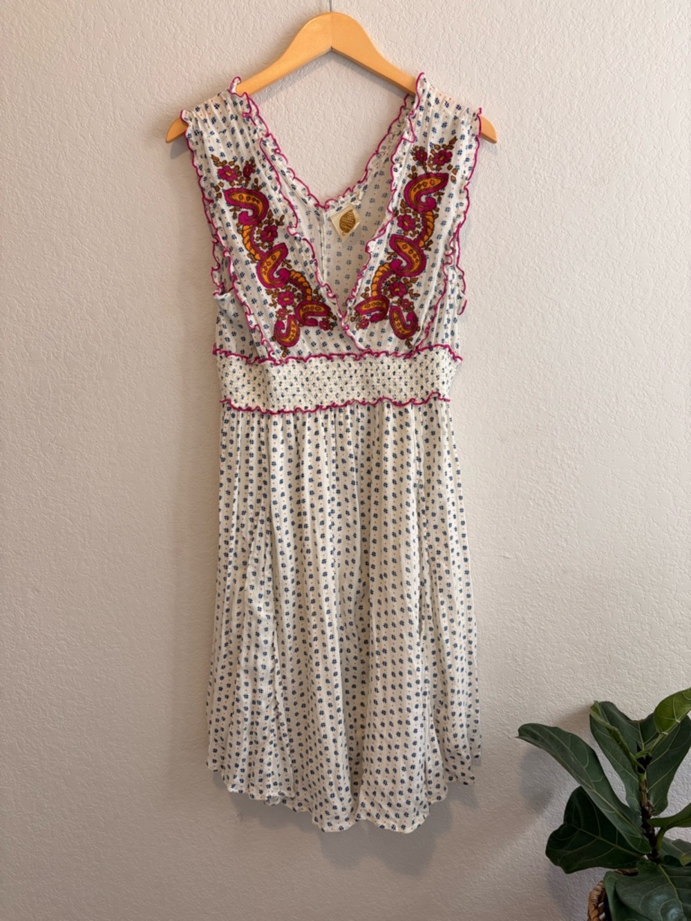 Anthropologie LILKA embroidered paisley Maggie V neck smocked waist dres MEDIUM